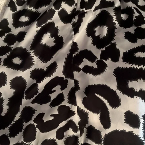 Adiva sleeveless blouse Size Medium black and white - Picture 7 of 9